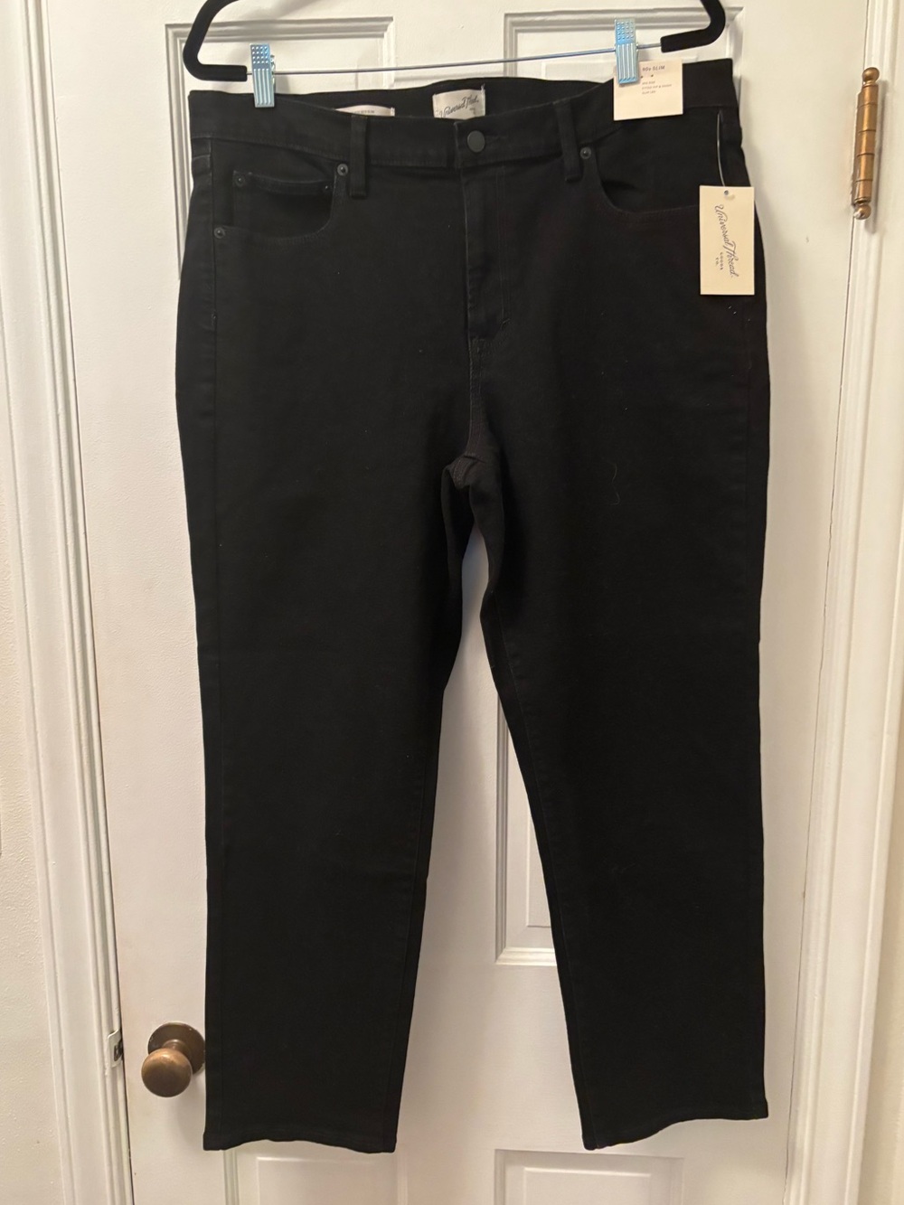Universal Thread Black Straight-Leg Women's Jeans 
16 Reg